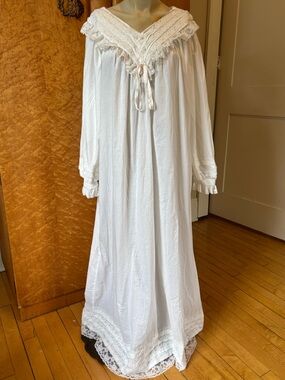 Vintage Gilligan and Omalley 100% Cotton Nightgown